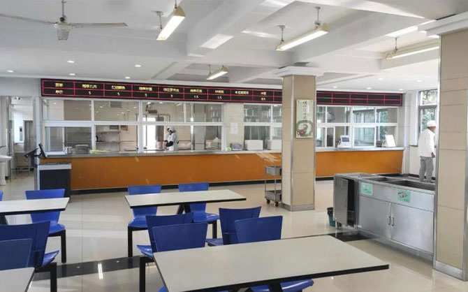 承包工地食堂為建設者們提供溫暖的能量補充站