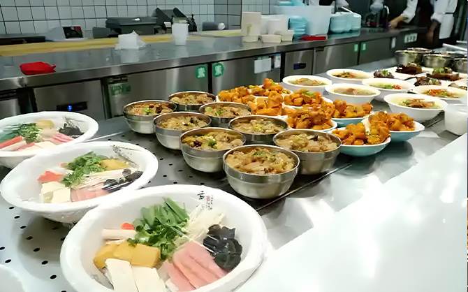 員工食堂碗菜模式現場圖片