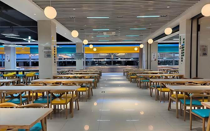 園區(qū)食堂環(huán)境圖片
