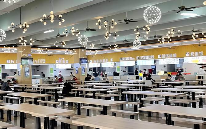 工廠食堂裝修高端現(xiàn)場圖片